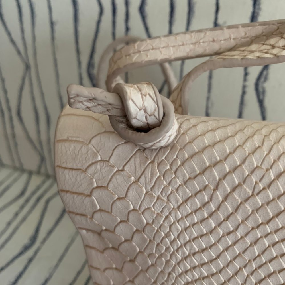 Vera New York Crossbody Bag In Blush - Picture 4 of 13